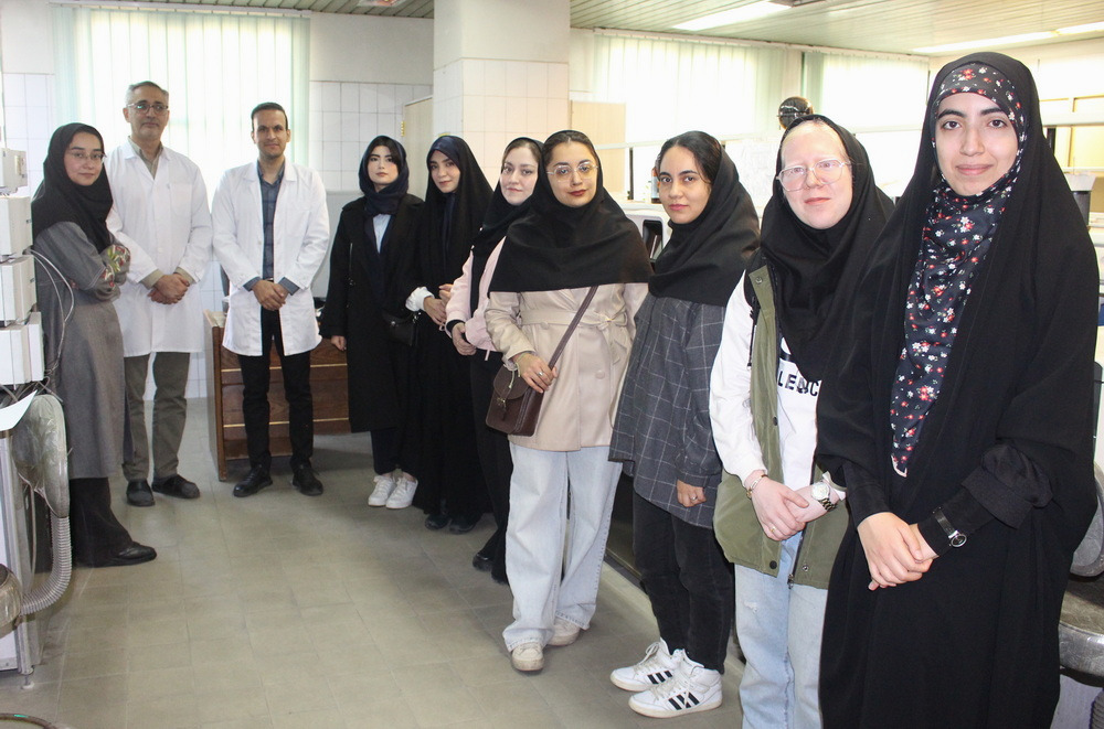 بازدید دانشجویان نو ورود دانشکده علوم تغذیه و رژیم شناسی از آزمایشگاه مرکزی دانشکده